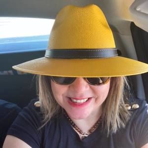 Meet your Posher, Laura